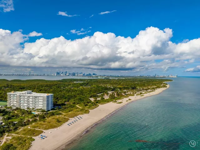 2-bedroom condo for sale in Key Biscayne - 177 Ocean Lane Dr 812 - MondialRealty