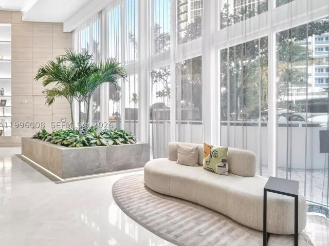 3-bedroom condo for rent in Sunny Isles Beach - 18201 Collins Ave 4305 - MondialRealty