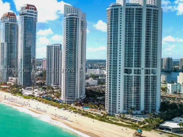 3-bedroom condo for rent in Sunny Isles Beach - 18201 Collins Ave 4305 - MondialRealty