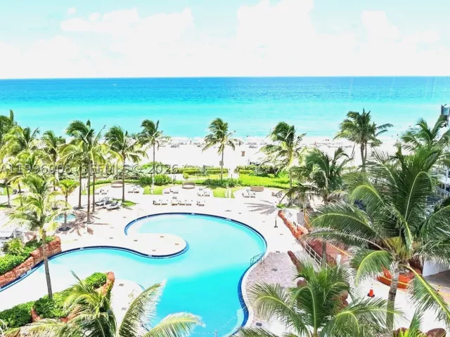 3-bedroom condo for rent in Sunny Isles Beach - 18201 Collins Ave 4305 - MondialRealty
