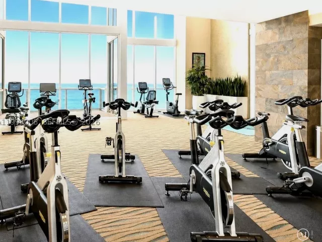 3-bedroom condo for rent in Sunny Isles Beach - 18201 Collins Ave 4305 - MondialRealty