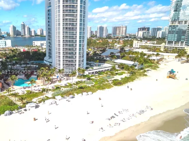 3-bedroom condo for rent in Sunny Isles Beach - 18201 Collins Ave 4305 - MondialRealty