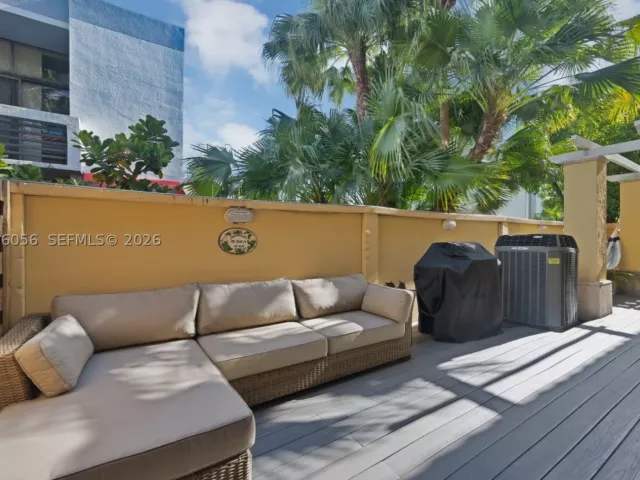 3-bedroom home for sale in Aventura - 18345 NE 30th Pl 18345 - MondialRealty