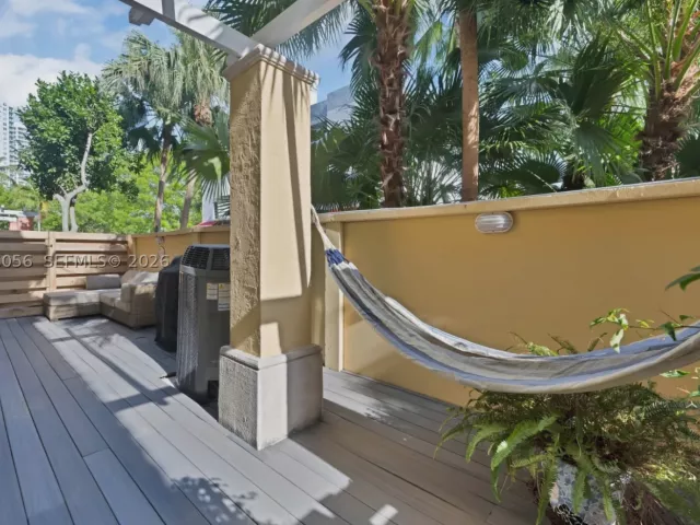 3-bedroom home for sale in Aventura - 18345 NE 30th Pl 18345 - MondialRealty