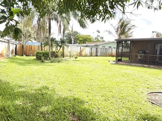 3-bedroom home for sale in Pembroke Pines - 6971 SW 1st Court - MondialRealty