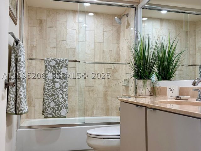 2-bedroom condo for rent in Miami - 1717 N Bayshore Dr A-2254 - MondialRealty