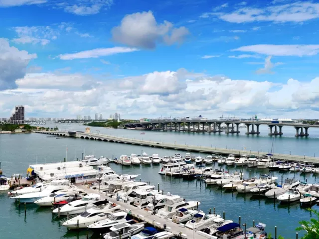 2-bedroom condo for rent in Miami - 1717 N Bayshore Dr A-2254 - MondialRealty