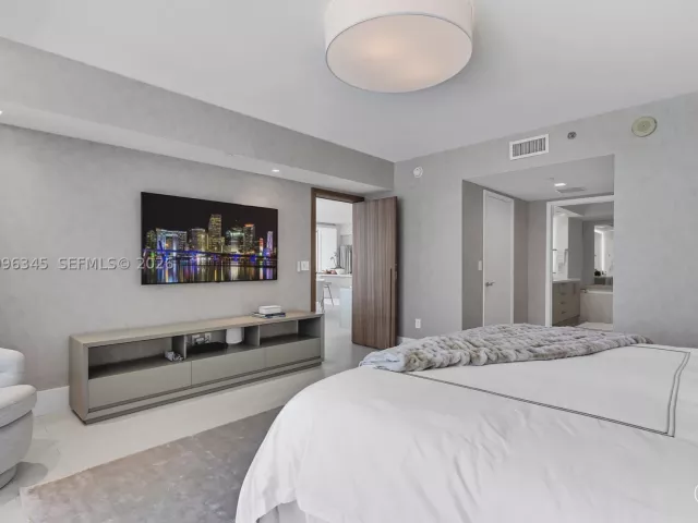 3-bedroom condo for rent in Hallandale Beach - 1830 S Ocean Dr 1501 - MondialRealty
