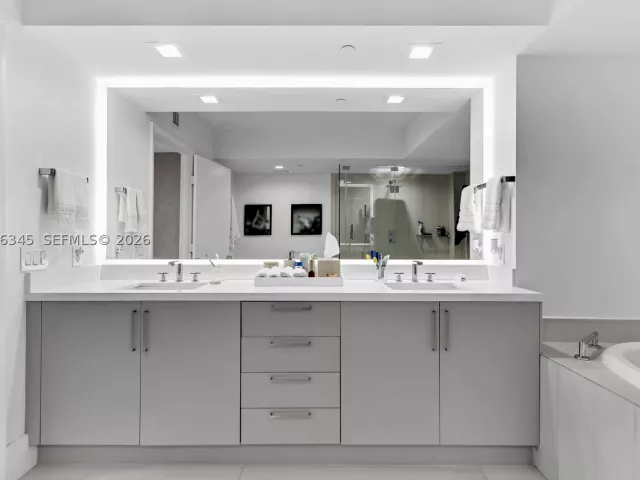 3-bedroom condo for rent in Hallandale Beach - 1830 S Ocean Dr 1501 - MondialRealty