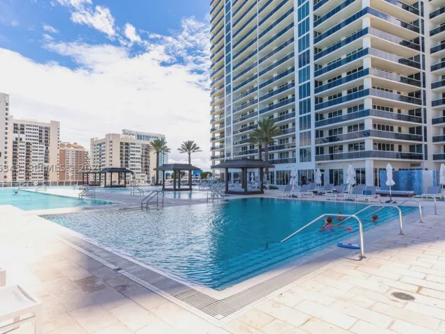 3-bedroom condo for rent in Hallandale Beach - 1830 S Ocean Dr 1501 - MondialRealty