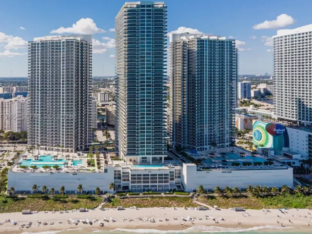 3-bedroom condo for rent in Hallandale Beach - 1830 S Ocean Dr 1501 - MondialRealty