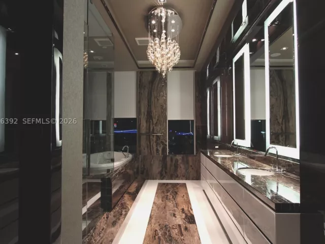 4-bedroom condo for sale in Miami - 900 Brickell Key Blvd PH3403 - MondialRealty