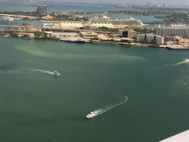 4-bedroom condo for sale in Miami - 900 Brickell Key Blvd PH3403 - MondialRealty