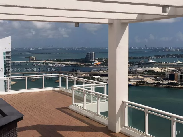 4-bedroom condo for sale in Miami - 900 Brickell Key Blvd PH3403 - MondialRealty