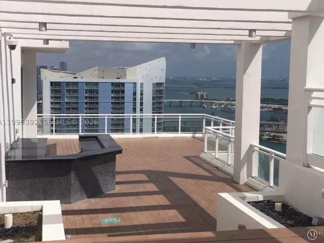4-bedroom condo for sale in Miami - 900 Brickell Key Blvd PH3403 - MondialRealty