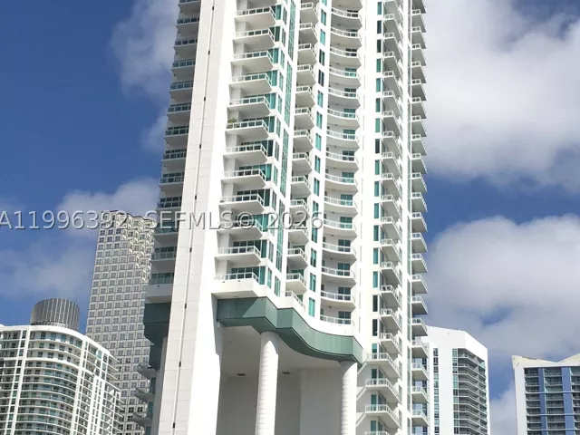 4-bedroom condo for sale in Miami - 900 Brickell Key Blvd PH3403 - MondialRealty