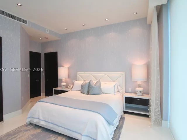 4-bedroom condo for sale in Miami - 900 Brickell Key Blvd PH3403 - MondialRealty