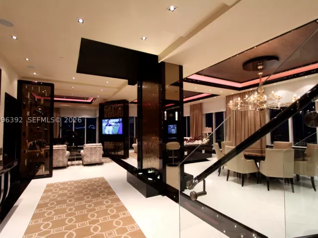4-bedroom condo for sale in Miami - 900 Brickell Key Blvd PH3403 - MondialRealty
