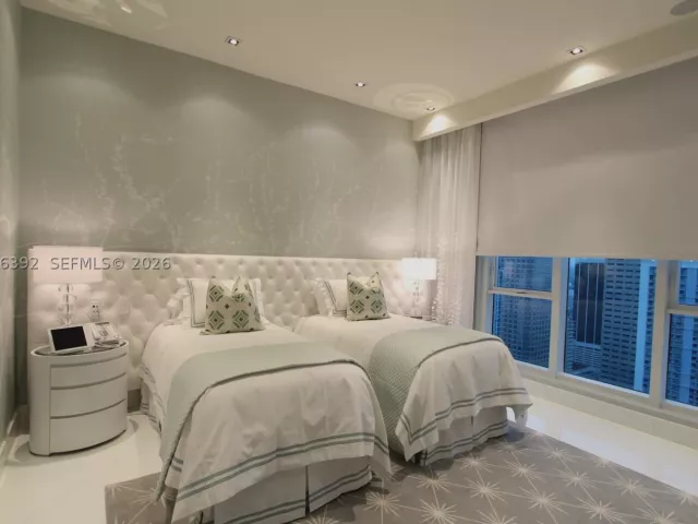 4-bedroom condo for sale in Miami - 900 Brickell Key Blvd PH3403 - MondialRealty