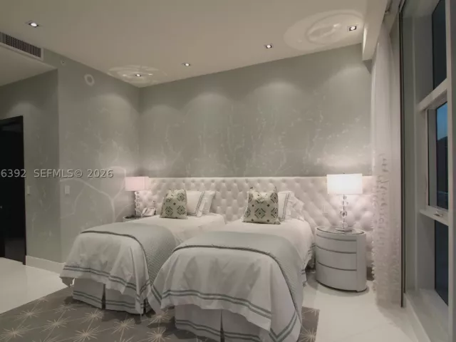 4-bedroom condo for sale in Miami - 900 Brickell Key Blvd PH3403 - MondialRealty