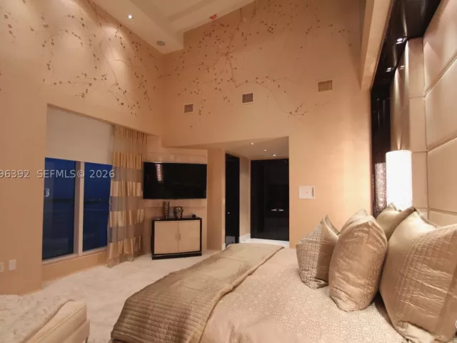 4-bedroom condo for sale in Miami - 900 Brickell Key Blvd PH3403 - MondialRealty