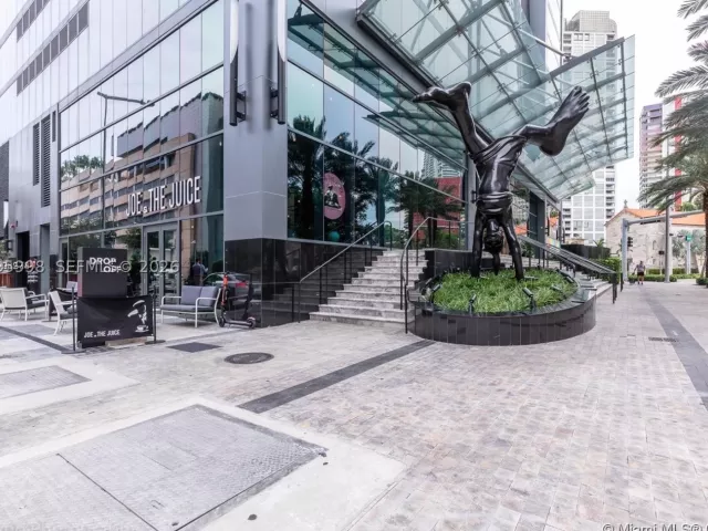2-bedroom condo for sale in Miami - 1451 Brickell Ave 4301 - MondialRealty