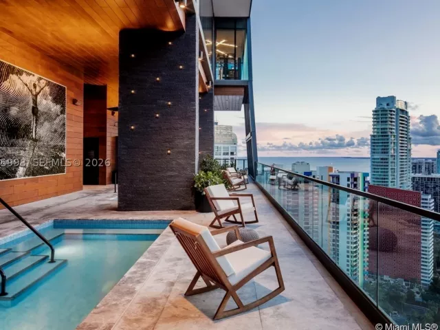2-bedroom condo for sale in Miami - 1451 Brickell Ave 4301 - MondialRealty