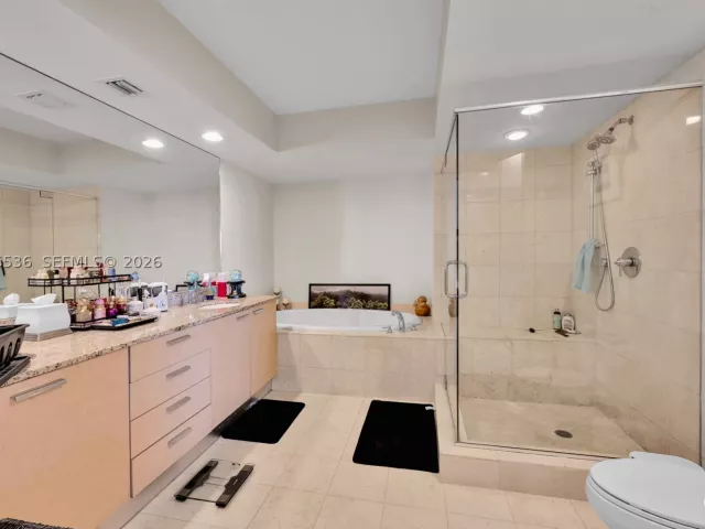 2-bedroom condo for rent in Hallandale Beach - 1850 S Ocean Dr 3510 - MondialRealty