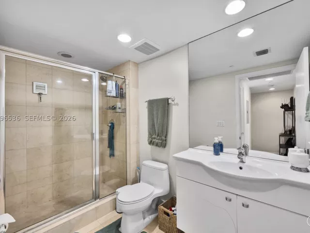 2-bedroom condo for rent in Hallandale Beach - 1850 S Ocean Dr 3510 - MondialRealty