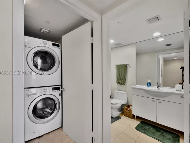 2-bedroom condo for rent in Hallandale Beach - 1850 S Ocean Dr 3510 - MondialRealty