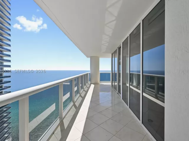 2-bedroom condo for rent in Hallandale Beach - 1850 S Ocean Dr 3510 - MondialRealty