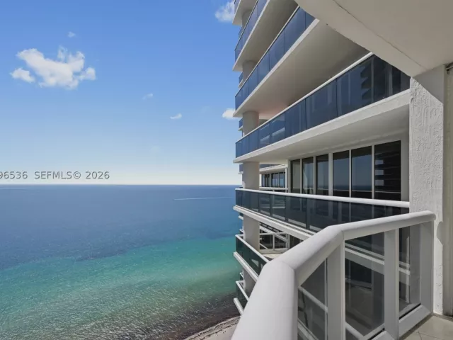 2-bedroom condo for rent in Hallandale Beach - 1850 S Ocean Dr 3510 - MondialRealty