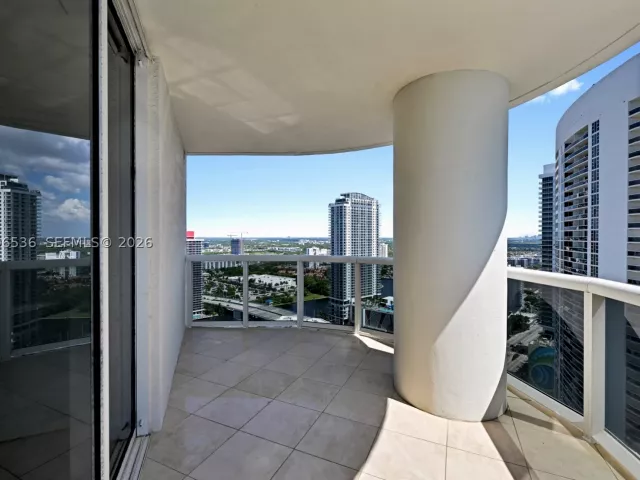 2-bedroom condo for rent in Hallandale Beach - 1850 S Ocean Dr 3510 - MondialRealty