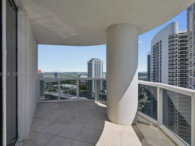 2-bedroom condo for rent in Hallandale Beach - 1850 S Ocean Dr 3510 - MondialRealty