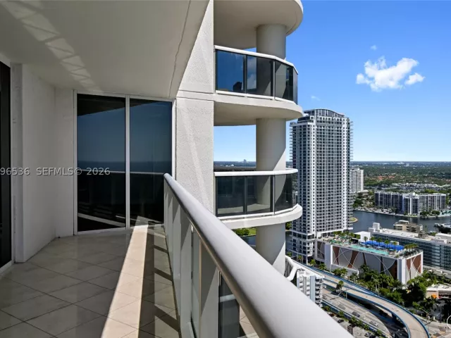 2-bedroom condo for rent in Hallandale Beach - 1850 S Ocean Dr 3510 - MondialRealty