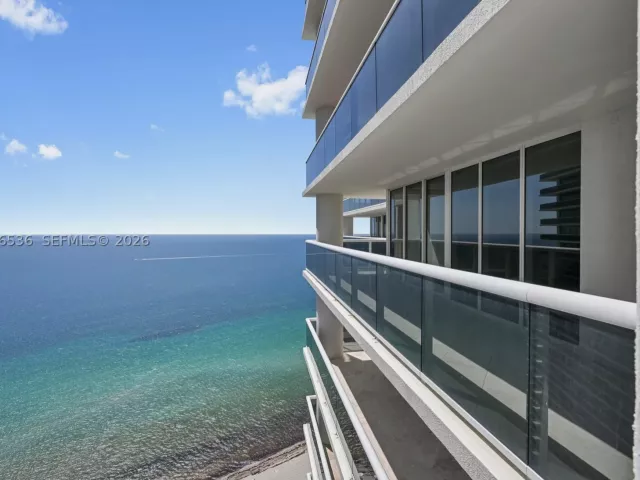 2-bedroom condo for rent in Hallandale Beach - 1850 S Ocean Dr 3510 - MondialRealty
