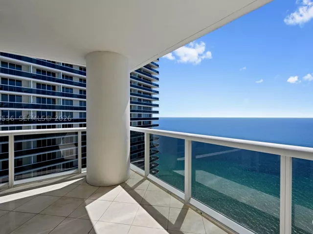 2-bedroom condo for rent in Hallandale Beach - 1850 S Ocean Dr 3510 - MondialRealty