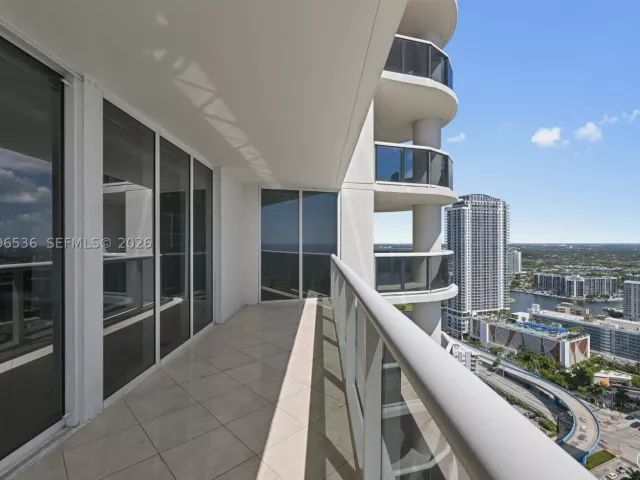 2-bedroom condo for rent in Hallandale Beach - 1850 S Ocean Dr 3510 - MondialRealty