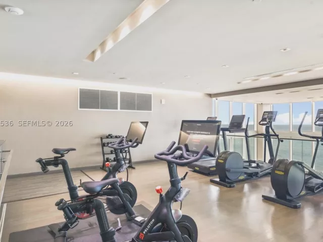 2-bedroom condo for rent in Hallandale Beach - 1850 S Ocean Dr 3510 - MondialRealty