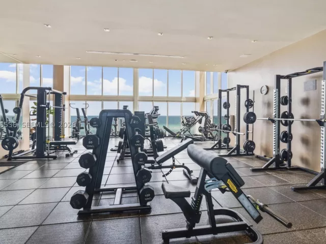 2-bedroom condo for rent in Hallandale Beach - 1850 S Ocean Dr 3510 - MondialRealty