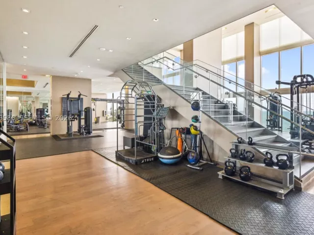 2-bedroom condo for rent in Hallandale Beach - 1850 S Ocean Dr 3510 - MondialRealty