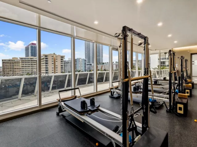 2-bedroom condo for rent in Hallandale Beach - 1850 S Ocean Dr 3510 - MondialRealty