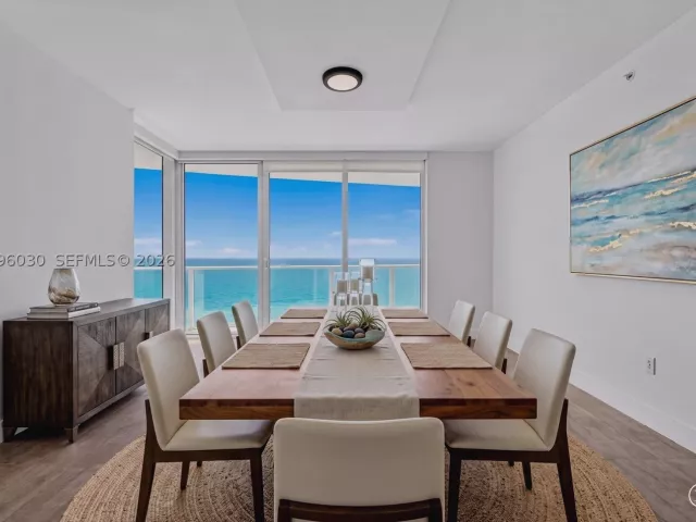 4-bedroom condo for sale in Hollywood - 3951 S Ocean Dr 1803 - MondialRealty
