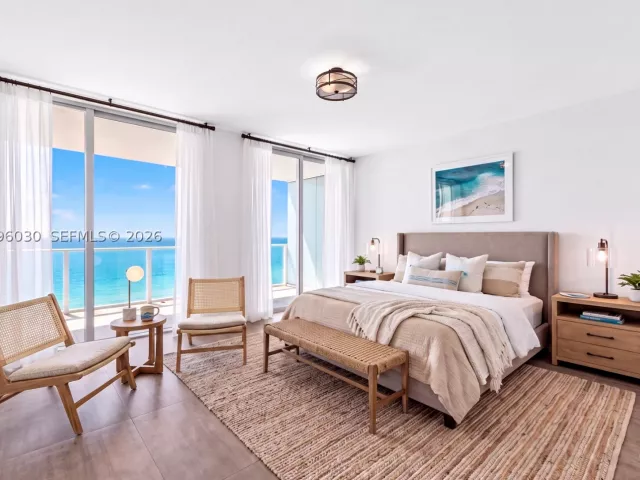 4-bedroom condo for sale in Hollywood - 3951 S Ocean Dr 1803 - MondialRealty