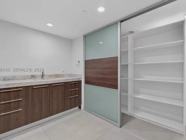 4-bedroom condo for sale in Hollywood - 3951 S Ocean Dr 1803 - MondialRealty