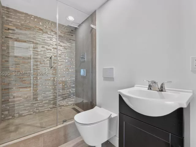 4-bedroom condo for sale in Hollywood - 3951 S Ocean Dr 1803 - MondialRealty