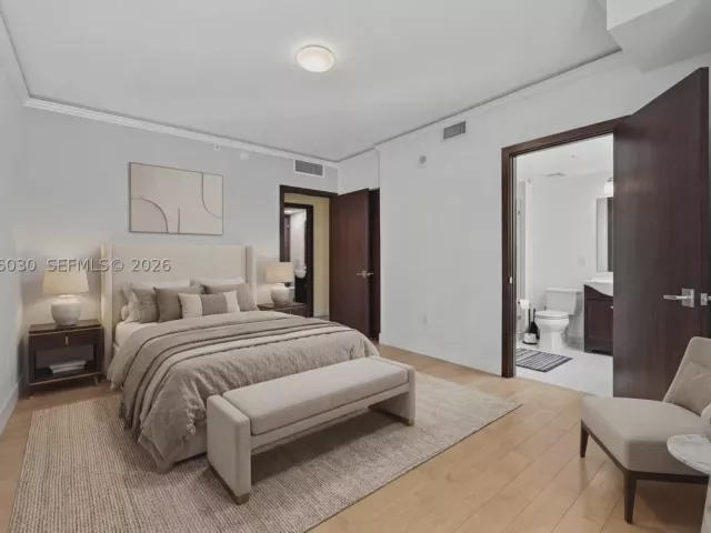 4-bedroom condo for sale in Hollywood - 3951 S Ocean Dr 1803 - MondialRealty