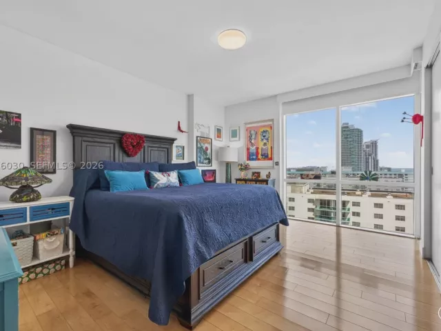4-bedroom condo for sale in Hollywood - 3951 S Ocean Dr 1803 - MondialRealty