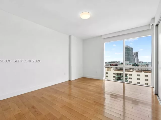 4-bedroom condo for sale in Hollywood - 3951 S Ocean Dr 1803 - MondialRealty