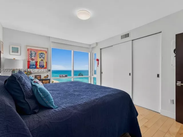 4-bedroom condo for sale in Hollywood - 3951 S Ocean Dr 1803 - MondialRealty